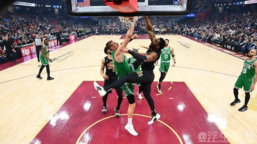 阿伦在米切尔助攻下空中接力扣篮领衔29日NBA五佳球 阿伦在米切尔助攻下空中接力扣篮领衔29日NBA五佳球